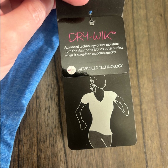 Marika Tek Dry-Wik Performance Tee V-neck Women’s Short Sleeve. Size Medium. NWT - Picture 4 of 7